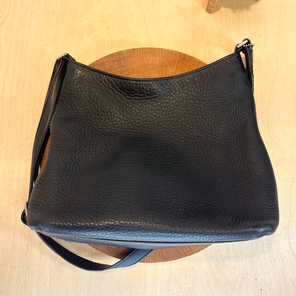 Coach 90s Vintage 6803 Black Leather Hudson Bucket
Crossbody Shoulder Bag Purse - Picture 5 of 16